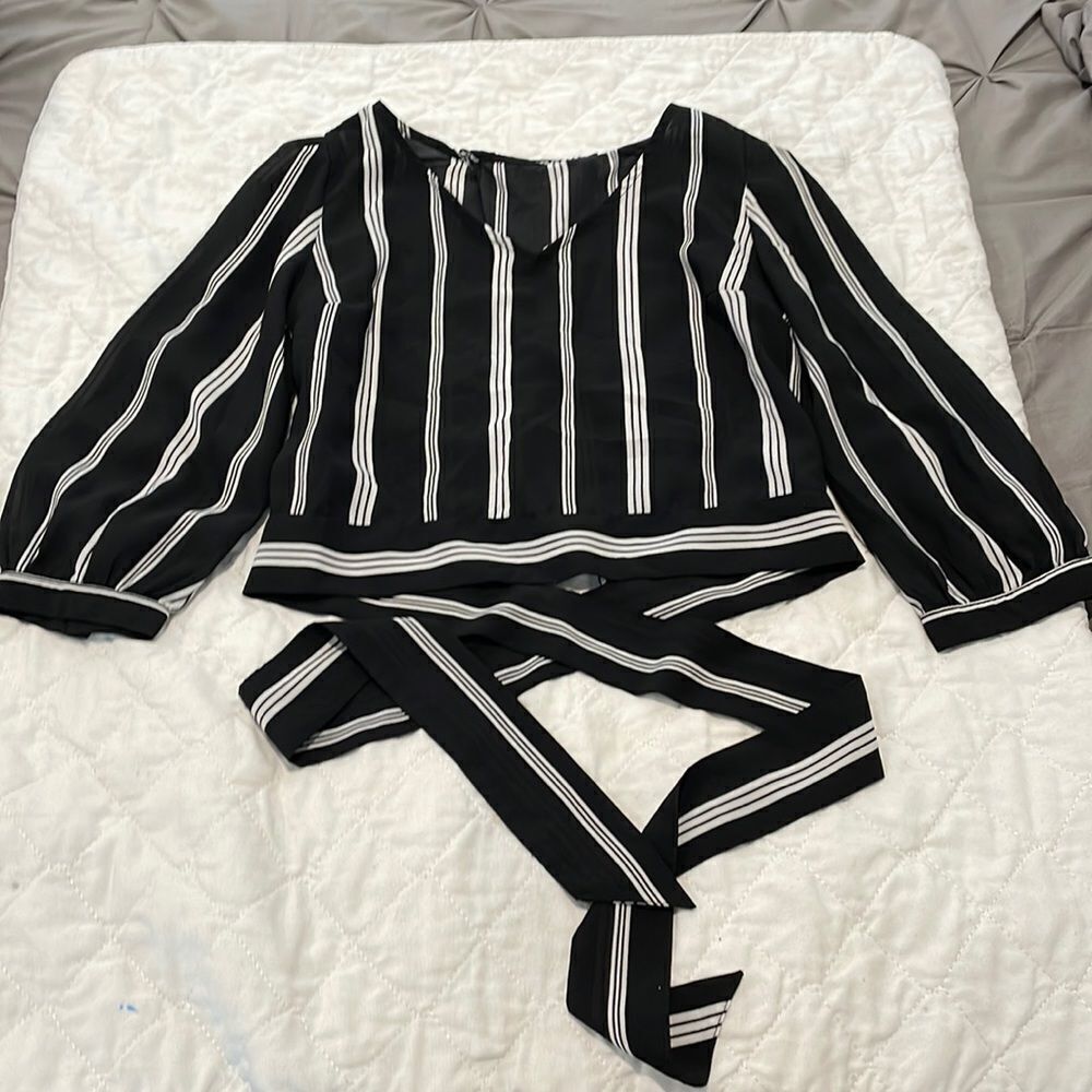 Dress shirt black and white striped crisscross polyester size small by Japan